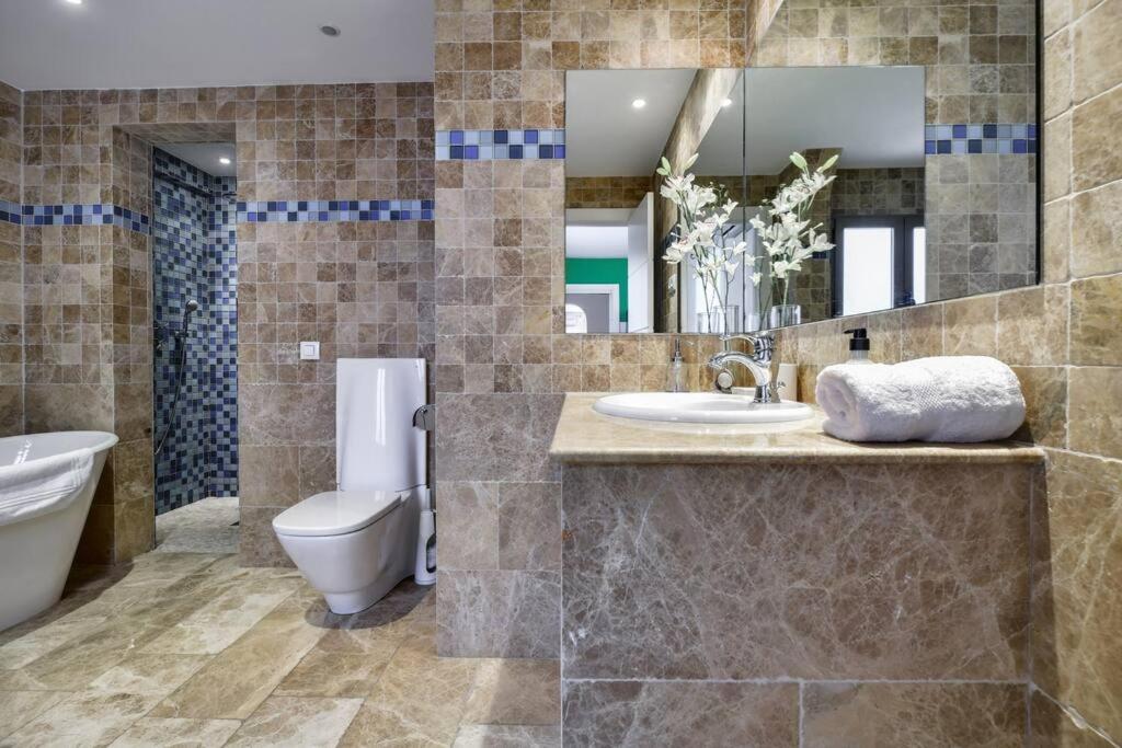 Big Stylish And Modern Apartment In Madrid Centre Kültér fotó
