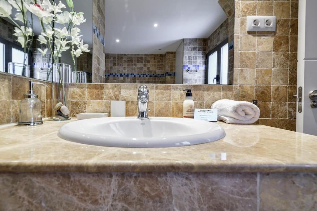 Big Stylish And Modern Apartment In Madrid Centre Kültér fotó