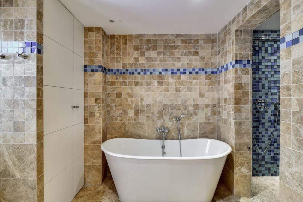 Big Stylish And Modern Apartment In Madrid Centre Kültér fotó